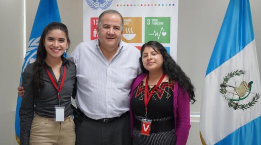 Coordinador Residente de ONU Guatemala junto a las Campeonas de los ODS Sofía Posadas y Leas Abac Ciudad de Guatemala - 31 de marzo de 2023